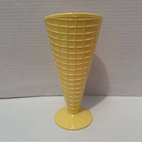 8" tall Waffle cone cup for ice cream, sundae, rootbeer float,.. - Picture 5 of 8